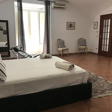 Palazzo Serra Di Cassano Νάπολη